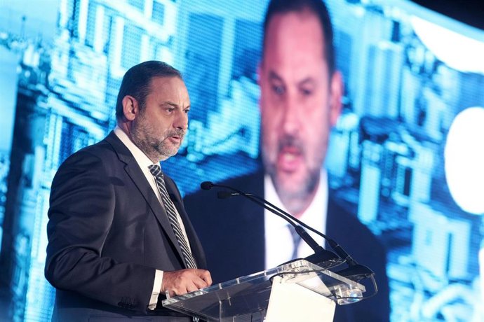 El ministro de Fomento en funciones, José Luis Ábalos, durante su intervención en la segunda jornada del III Congreso bienal Iberoamericano para Presidentes de Compañías y Familias Empresarias, en Madrid (España), a 1 de octubre de 2019.