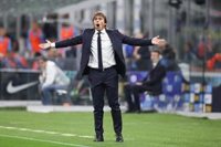 Conte: "No venimos a poner el autobús sino a jugar nuestras cartas"