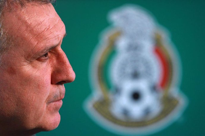09 May 2019, Mexico, Mexico City: Mexico manager Gerardo Martino speaks during a press conference for the Mexico national soccer team ahead of the 2019 CONCACAF Gold Cup, which will take place in the United State, Costa Rica and Jamaica between 15 June 