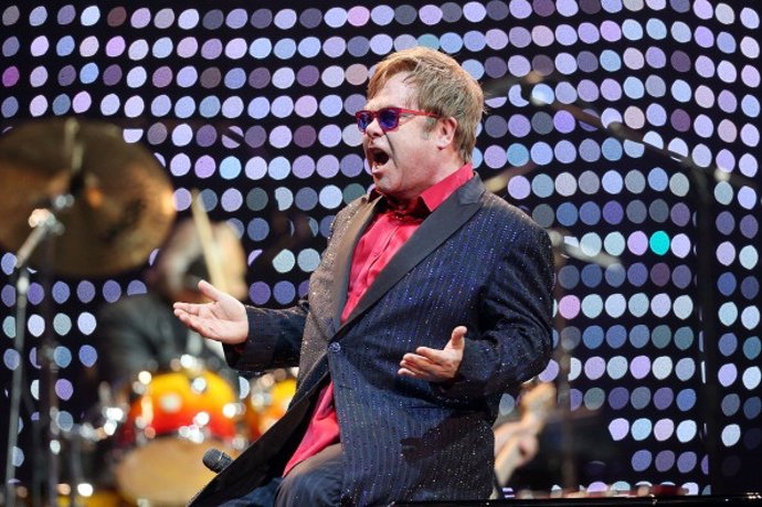 El cantante Británico Elthon John se ha visto obligado a postponer su tour europeo por tener que someterse a una operación de apendicitis aguda. Su único concierto en España, programado para el próximo 20 de julio en el Festival de Cap Roig, es una de l