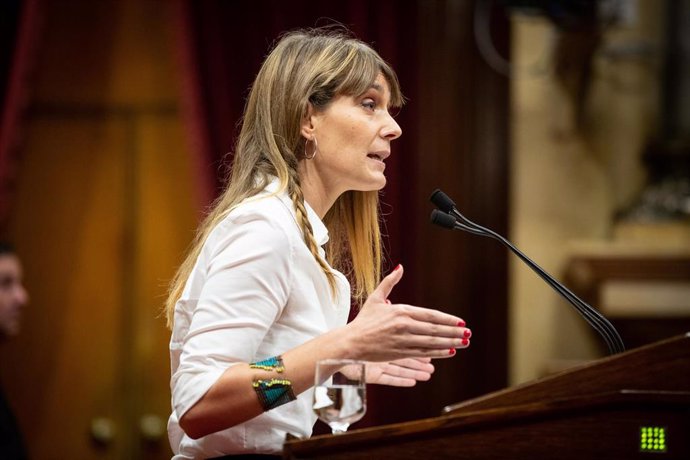 Jéssica Albiach (Catecp) Interviene Durante El Pleno Del Parlament De Catalunya