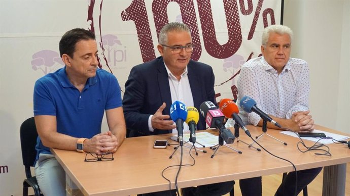 De izquierda a derecha, Pep Franco, Jaume Font y Josep Meli, dirigentes de El PI.