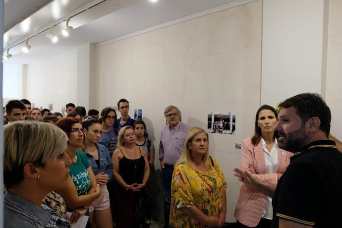 El IES Ben Al Jatib recoge material escolar para escuelas africanas