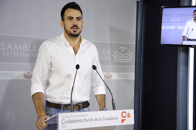 El diputado autonómico de Cs David Salazar valora los datos de paro en Extremadura