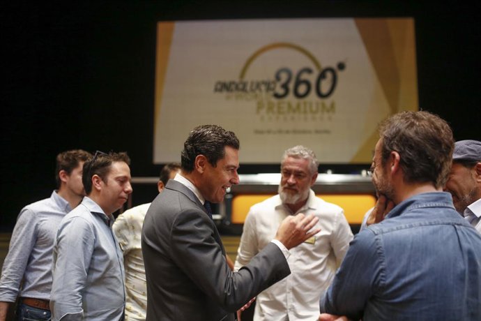Moreno inaugura el evento Andalucía 360 by World Premium Experience, que expone 