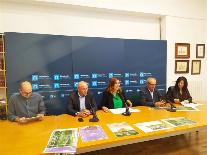 Boris Aparicio (I), Luis Calderón ,Ángeles Armisén, José María Acilu y Pilar Díez presentan el II meeting Terra Ibérica).