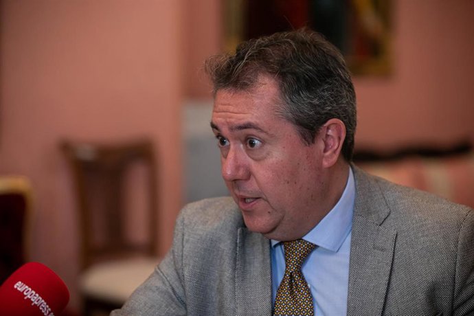 El alcalde de Sevilla, Juan Espadas, en una imagen de archivo, durante una entrevista con Europa Press