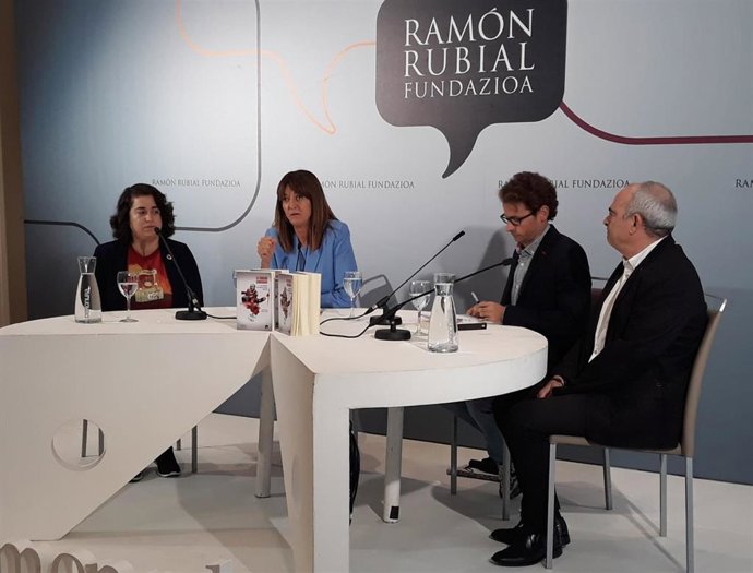 Mendia reivindica el papel del socialismo como "garantía" de la pluralidad ante el "repunte del nacionalismo excluyente".