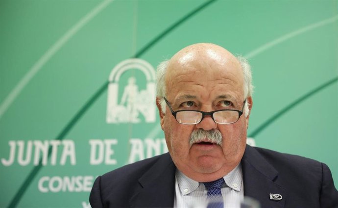 El consejero de Salud y Familias, Jesús Aguirre, en rueda de prensa este viernes.