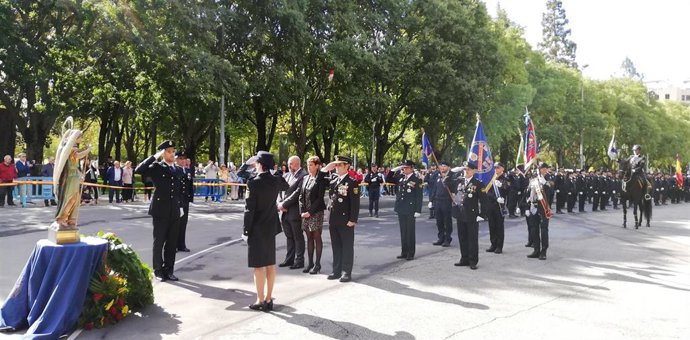 La presidenta del Gobierno de Navarra, María Chivite, y el delegado del Gobierno en Navarra, José Luis Arasti, en el acto de celebración del Día de la Policía Nacional