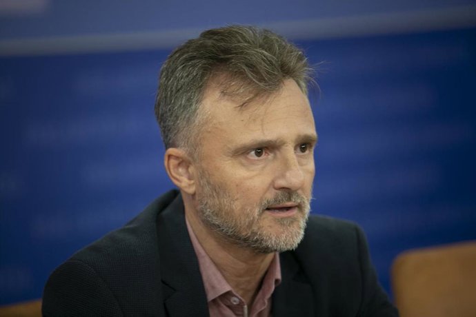 El portavoz del grupo parlamentario socialista, José Fiscal, en rueda de prensa. Foto de archivo