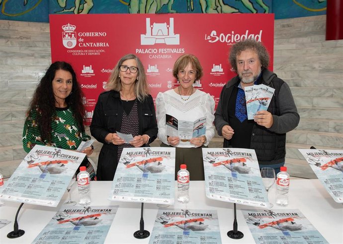 De izquierda a derecha: la actriz María Vida, las directoras de Igualdad, Consuelo Gutierrez, y de Acción Cultura, Eva Ranea, y el organizador del ciclo Pati Domenech