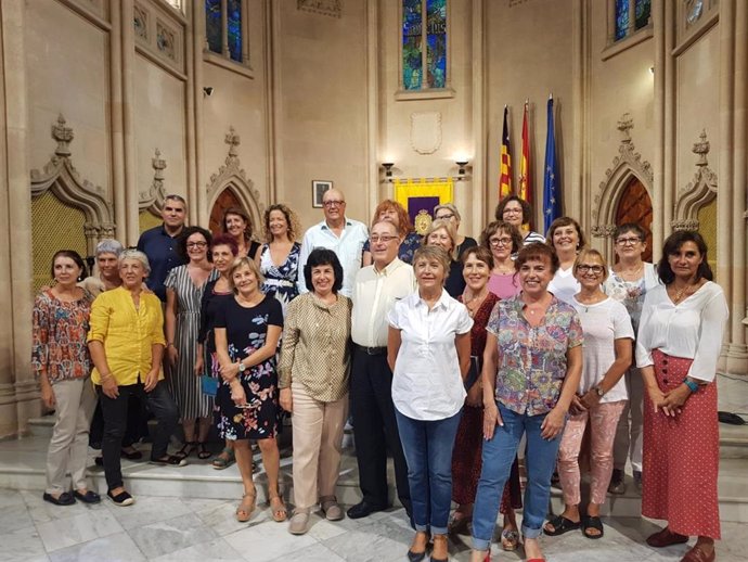 Un total de 34 profesionales de Atención Primaria de Mallorca han sido homenajeados este miércoles en Can Campaner, en Palma de Mallorca, con motivo de su jubilación.