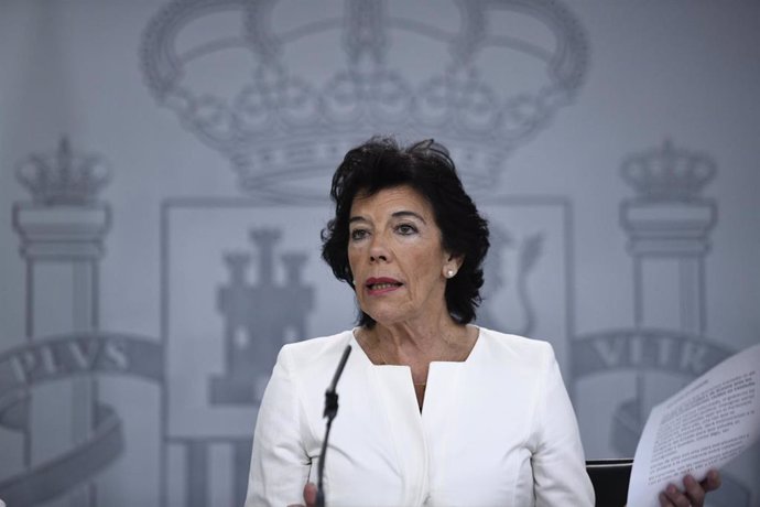 La ministra portaveu en funcions, Isabel Celaá compareix davant els mitjans de comunicació després de la reunió del Consell de Ministres a La Moncloa, Madrid (Espanya), 27 de setembre del 2019.