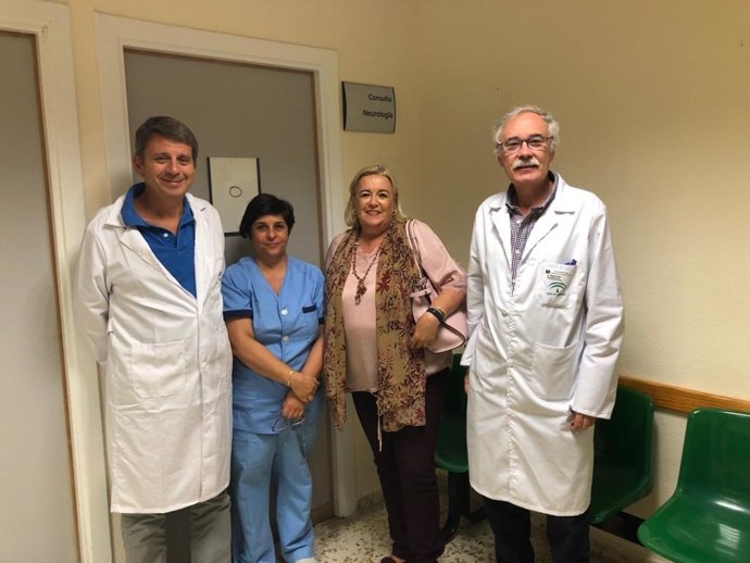 La delegada de Salud en Huelva, Manuela Caro, en el Hospital de Riotinto.
