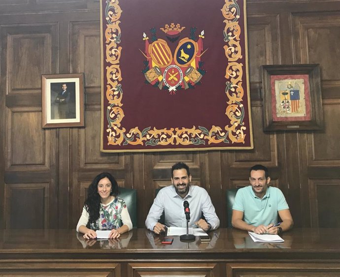 Rueda de prensa de presentación del proyecto de envejecimiento activo en Teruel con el concejal de Deportes, la concejal de Servicios Sociales