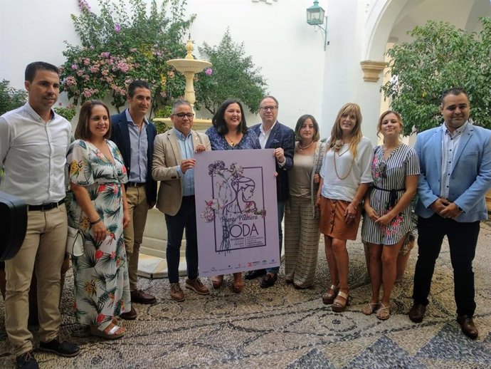Amo (centro), en la presentación de las XII edición de Fuente Palmera de Boda