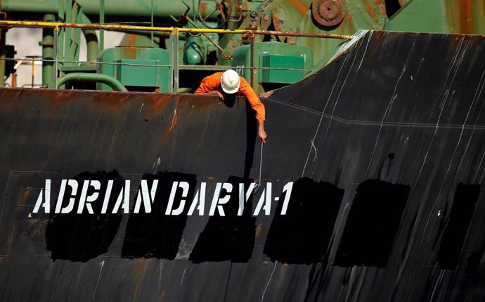 El petroerlo 'Adrian Darya 1',  anteriormente 'Grace1, abandona el puerto de Gibraltar