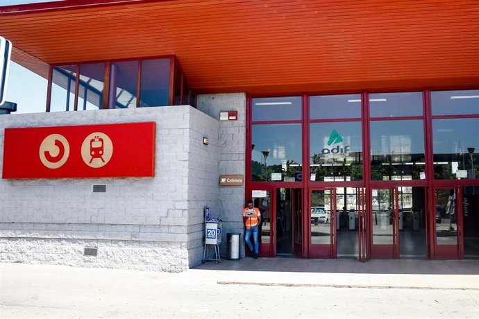 Imagen de archivo de un acceso a la estación de Cercanías de Atocha. 