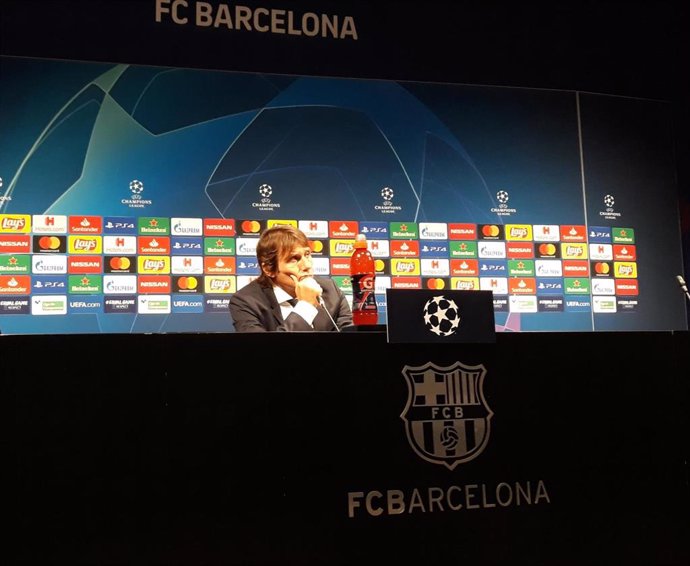 El entrenador del Inter de Milán, Antonio Conte, en rueda de prensa tras el partido contra el FC Barcelona