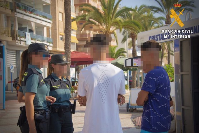 Detenidos en Roquetas (Almería) por robo con intimidación a una menor
