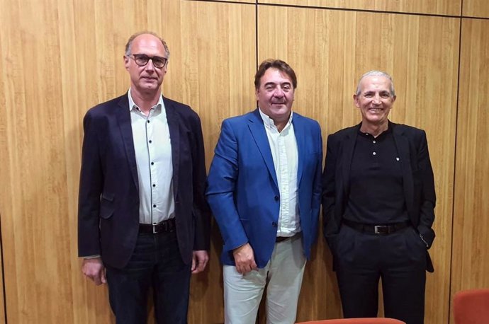 Acuerdo entre Alma Telecom y la empresa albaceteña AHIMAS