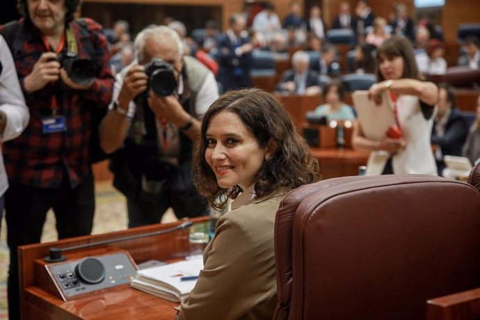 La presidenta de la Comunidad de Madrid, Isabel Díaz Ayuso, durante una sesión plenaria en la Asamblea de Madrid (España), a 3 de octubre.