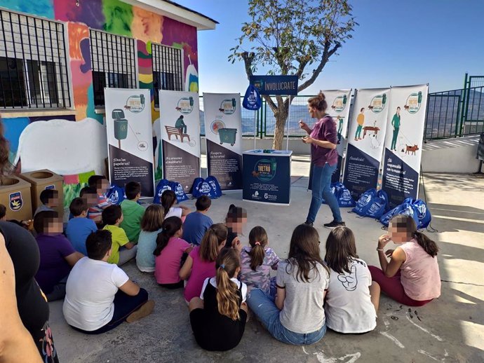 Escolares participan en una campaña de Diputación