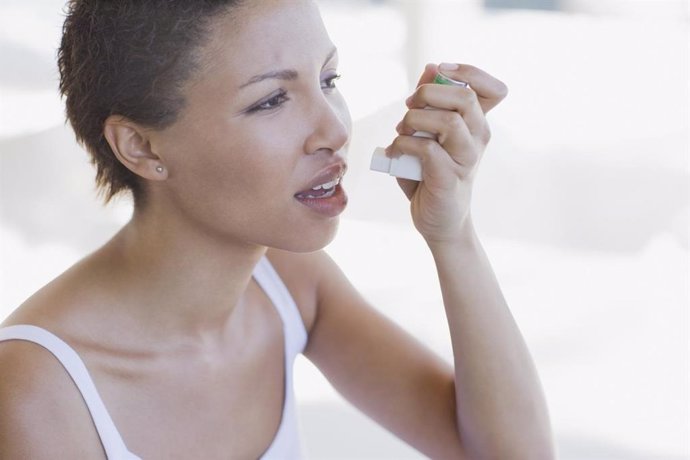 Las mujeres con asma suelen tener niveles más bajos de testosterona, según un es