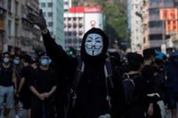 El Gobierno de Hong Kong sopesa prohibir las máscaras para disuadir las protestas