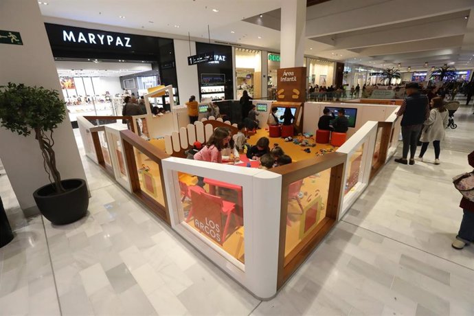 Sevilla.- Talleres por el Día de la Madre, Feria de Abril y la Fiesta del Cine, en la ludoteca de Los Arcos