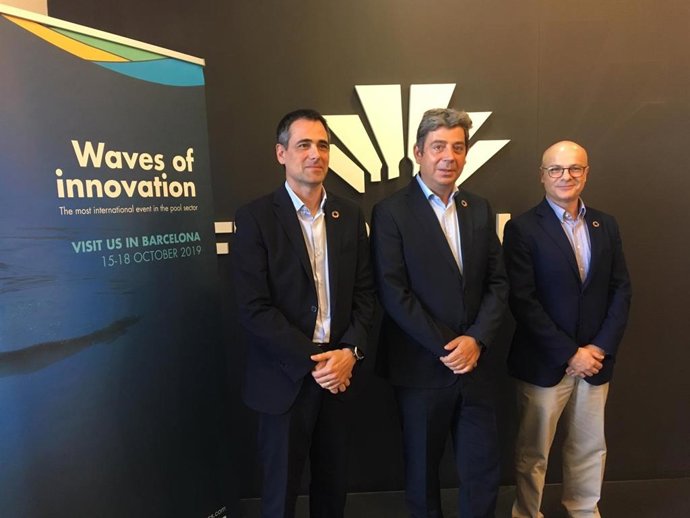 El director de Piscina & Wellness Barcelona 2019, Ángel Celorrio; el presidente del comité organizador de salón y presidente ejecutivo de Fluida, Eloi Planes, y el presidente de Asofap, Pedro Arrebola