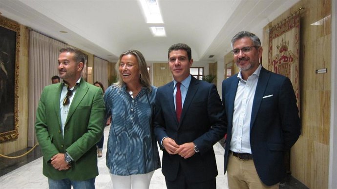 Sergio Romero con cargos de Cs en el Ayuntamiento de Córdoba.