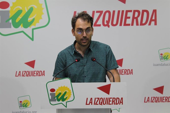 El coordinador general de IU Andalucía, Toni Valero, en rueda de prensa