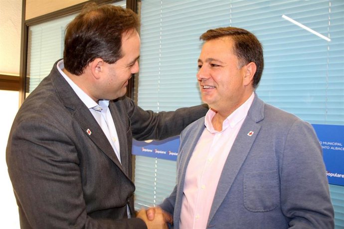 El presidente del PP C-LM, Paco Núñez, se reúne con los concejales del partido en Albacete