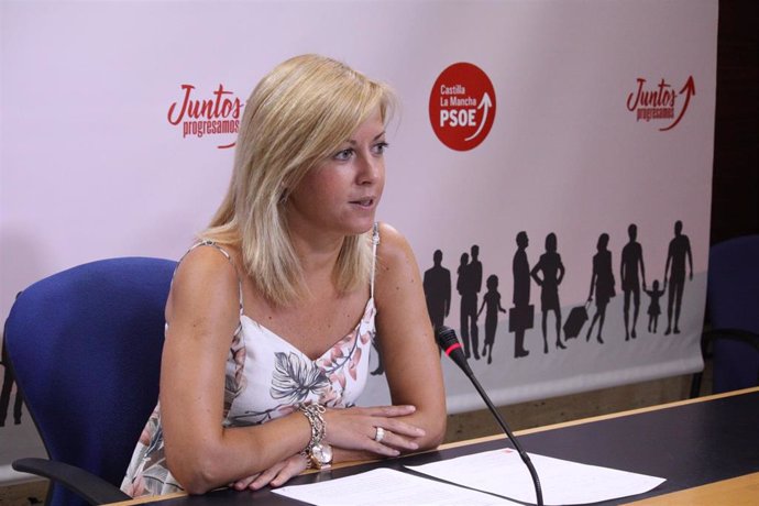 La portavoz del PSOE en las Cortes de C-LM, Ana Isabel Abengózar, en rueda de prensa