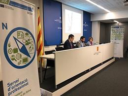 El delegado Territorial del Govern en Lleida, Ramon Farré; el conseller de Trabajo, Asuntos Sociales y Familias, Chakir el Homrani, y la directora del SOC, Merc Garau