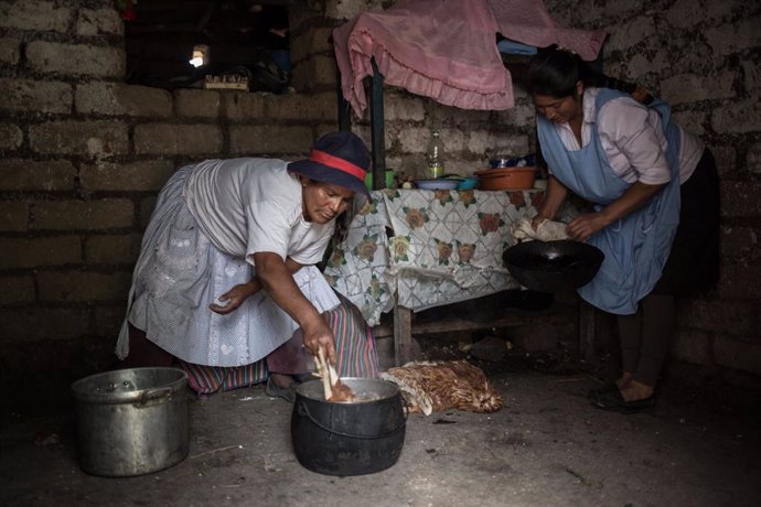 Mujeres cocinando en Perú