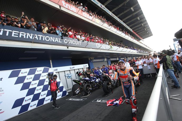 Marc Márquez celebra su victoria en el GP Tailandia 2018