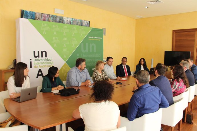 Jaén.- La sede de la UNIA en Baeza recibe la visita de una delegación de la Univ