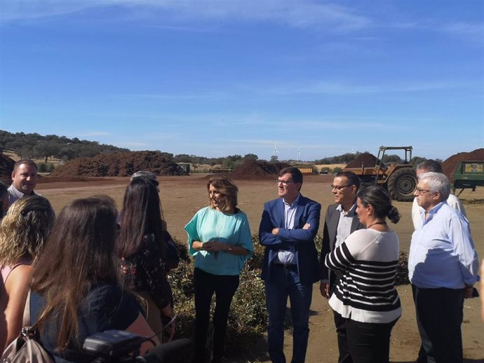 La secretaria general del PSOE-A, Susana Díaz, junto al secretario general onubense, Ignacio Caraballo.