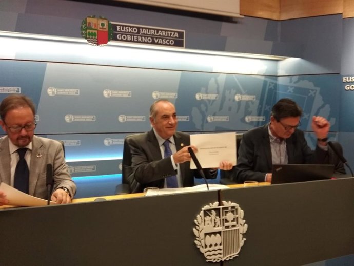 El consejero de Vivienda, Iñaki Arriola, presenta la Estadística del Mercado del Alquiler en Euskadi.