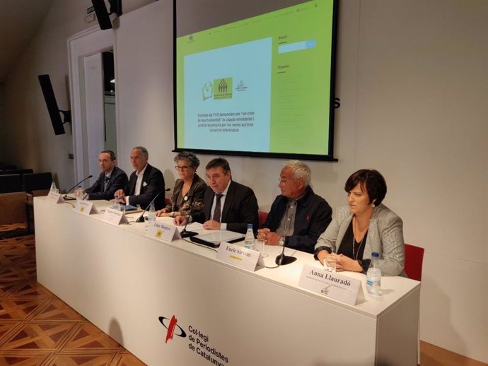 David Casellas, Jordi Ferrés (Associació Atenes), Virgínia Martínez (Assocació Afectats 1-O), Lluís Mestres (Associació Atenes), Enric Sirvent, Anna Llauradó (Associació Advocacia per la Democrcia de Lleida)