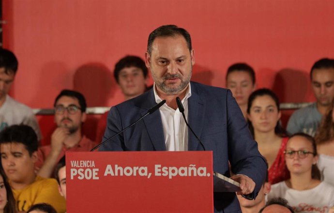 El ministro de Fomento en funciones, José Luis Ábalos, en un acto de precampaña del PSOE en Valencia a 2 de octubre de 2019