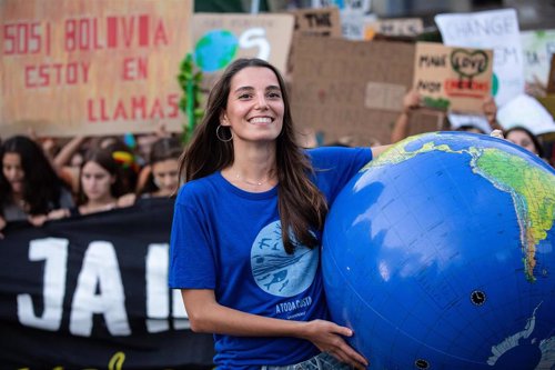Manifestación por la emergencia climática en Barcelona bajo el título 'El problema no es el clima...el problema es el capitalismo'