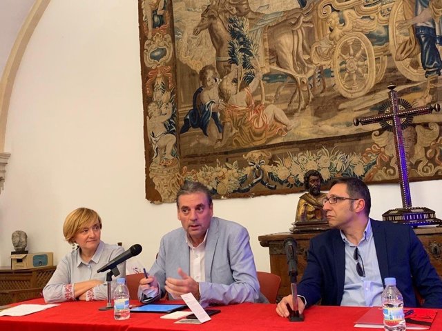 Vera (c), en el XXVI Encuentro de la Asociación de Casas Museo y Fundaciones de Escritores.