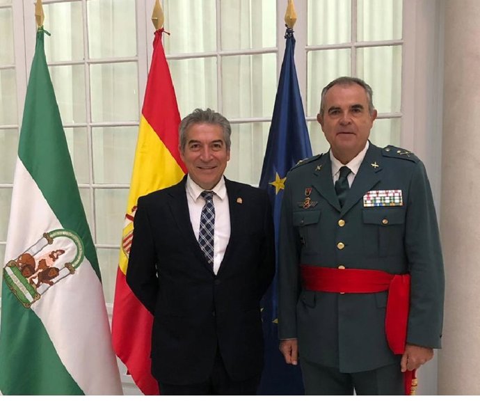 El delegado del Gobierno de España en Andalucía, Lucrecio Fernández, y el general jefe Manuel Contreras