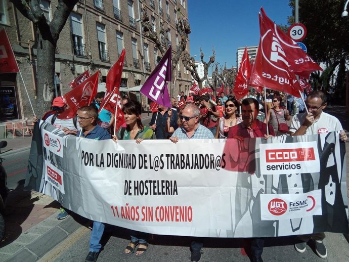 Manifestación UGT y CCOO por las calles de Murcia ante la falta de entendimiento con la patronal con el convenio colectivo de la Hostelería