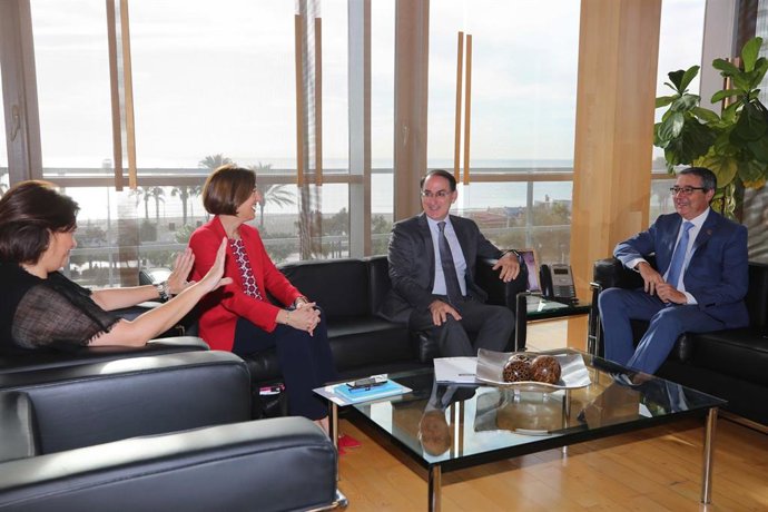 Reunión entre los presidentes de la Diputación, Francisco Salado, y el de la CEA y CEM, Javier González de Lara.