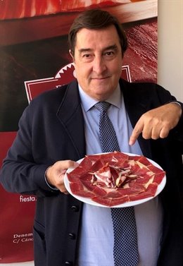 Asaja Extremadura enviará a Moncloa jamón ibérico para que Pedro Sánchez "no lo 